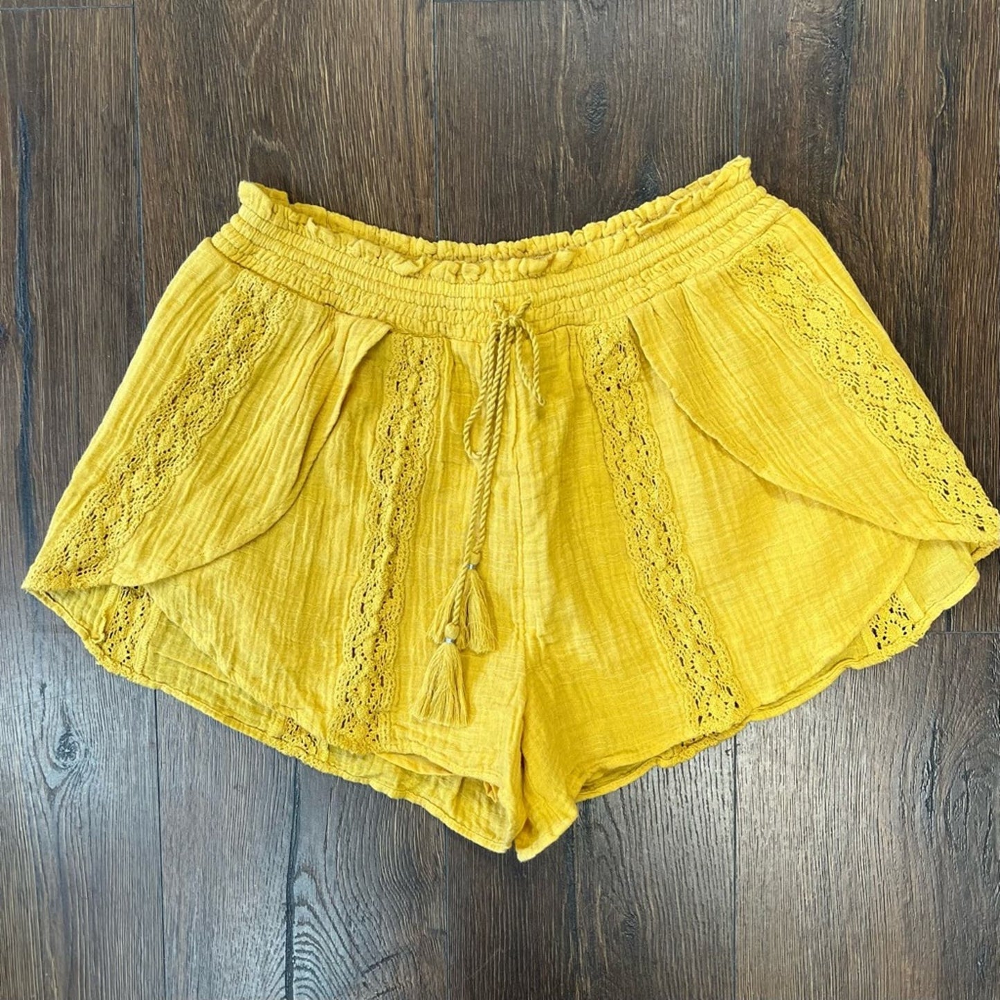 American Eagle Lace Insert Dolphin Short SZ MED