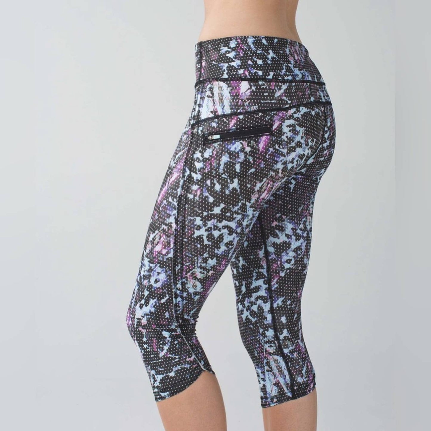 Lululemon Top Speed Crop *Full-On luxe
Floral Sport Tranquil Blue Mul/Blk SZ 8