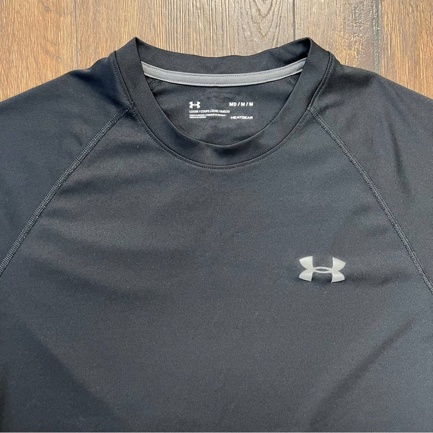 Mens Under Armour loose fit tee SZ MED