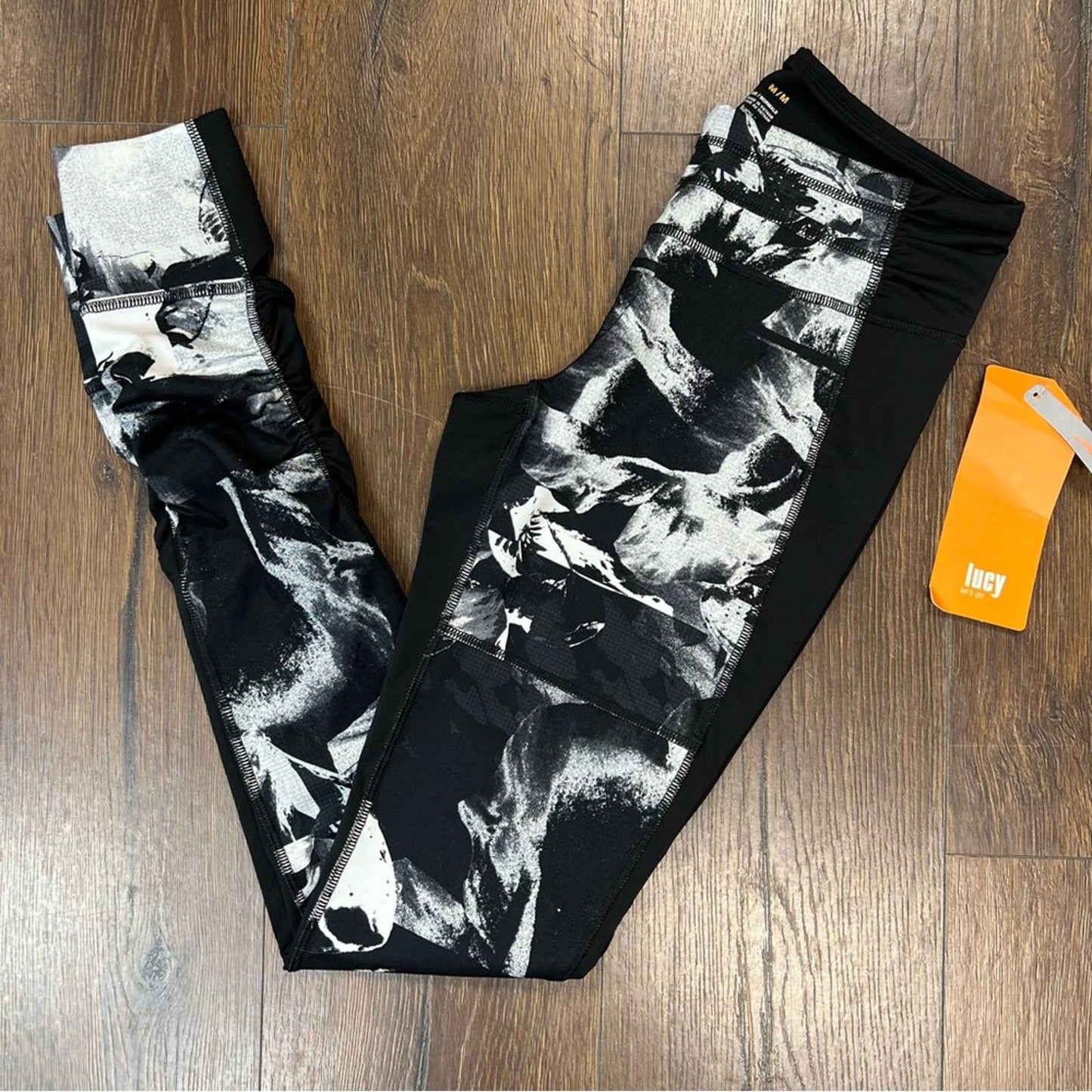 🆕 Lucy powerfully poised abstract leggings SZ MED