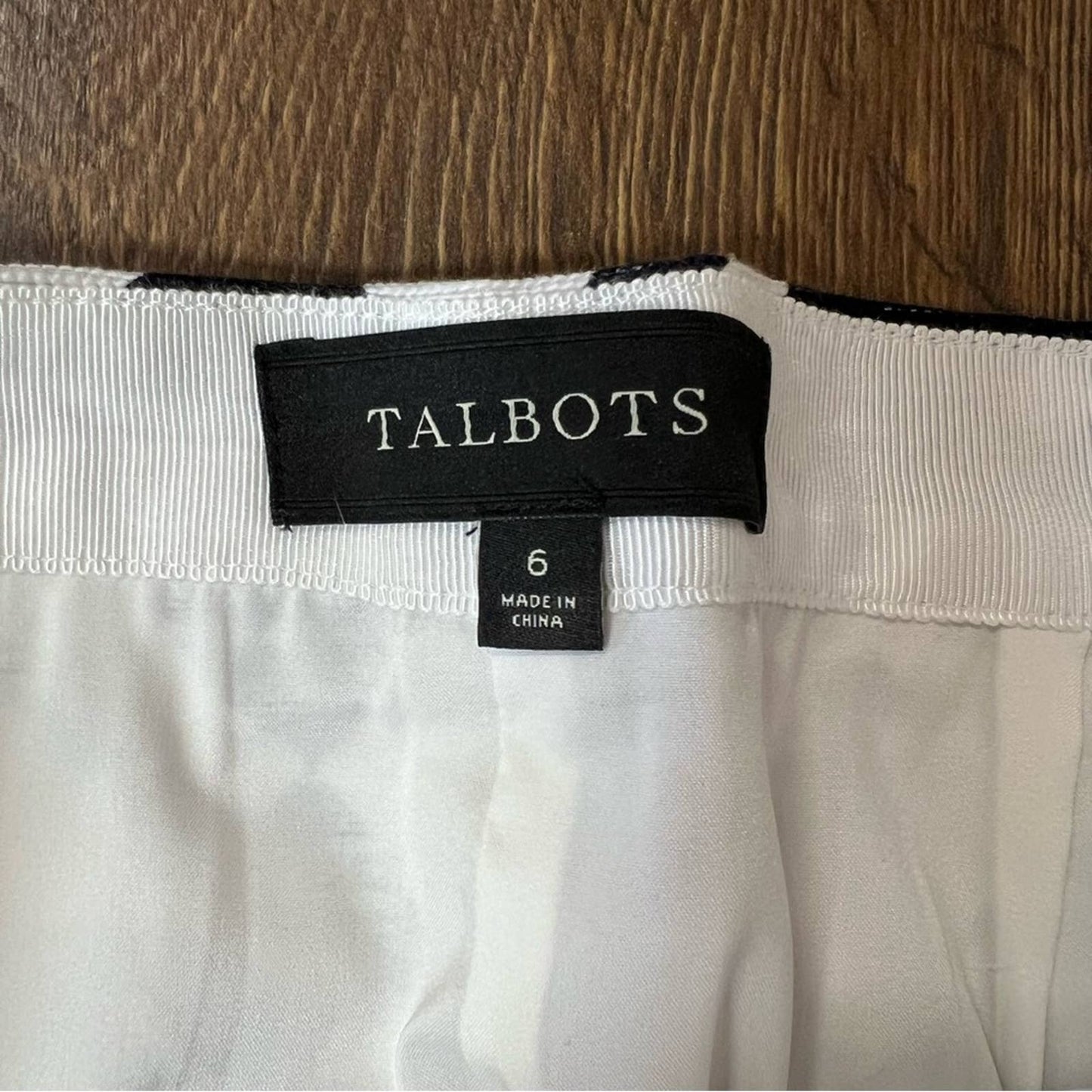 Talbots black and white front zipper skirt SZ 6