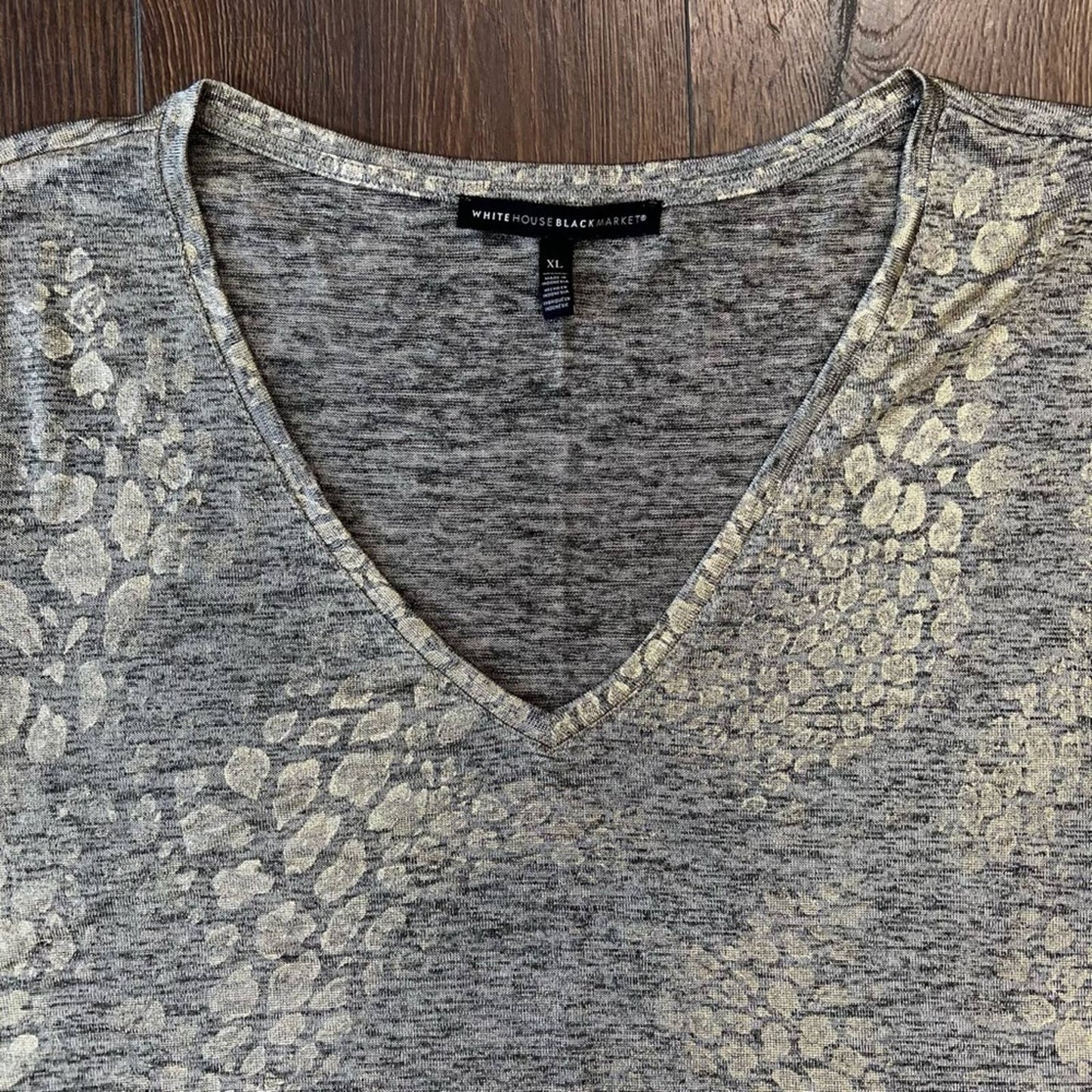 White House black market Metallic-Print V-Neck Tee SZ XL