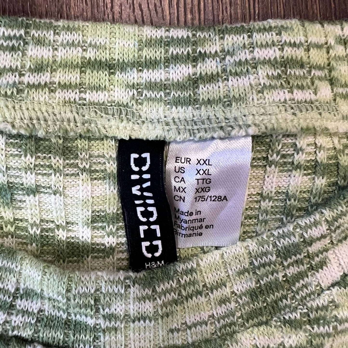 Divided cropped sweater SZ XXL