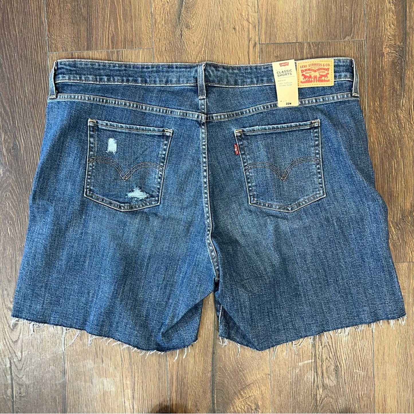 🆕 Levi’s plus size classic midrise jeans SZ 22W