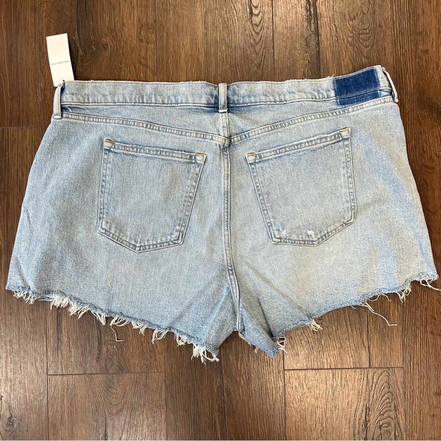 🆕 Abercrombie and Fitch curvy love Mid Rise Mom Short SZ 35/20