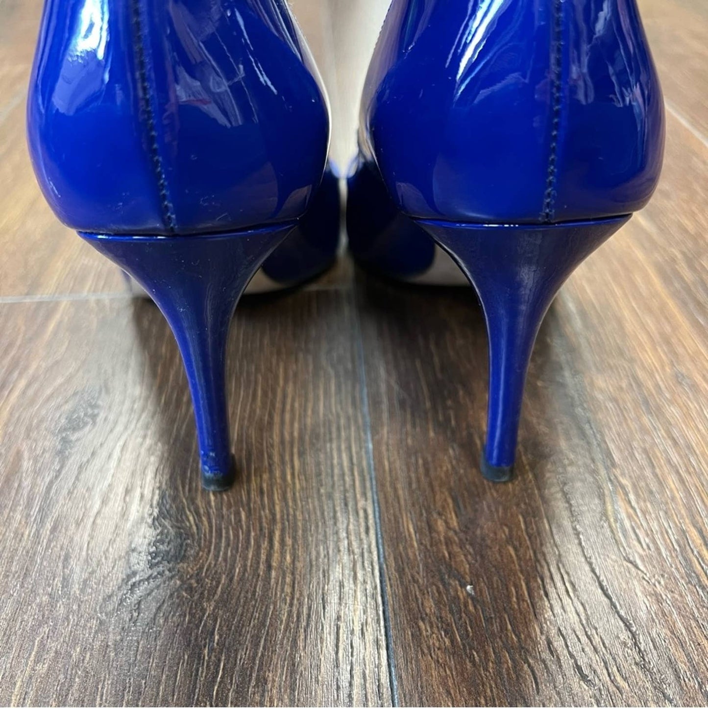 Karen Mullen Blue patent pointed toe pump SZ 38