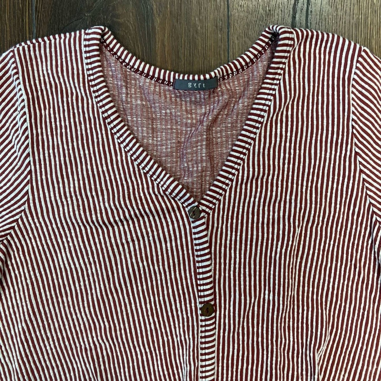 Gyft tie front striped shirt SZ MED