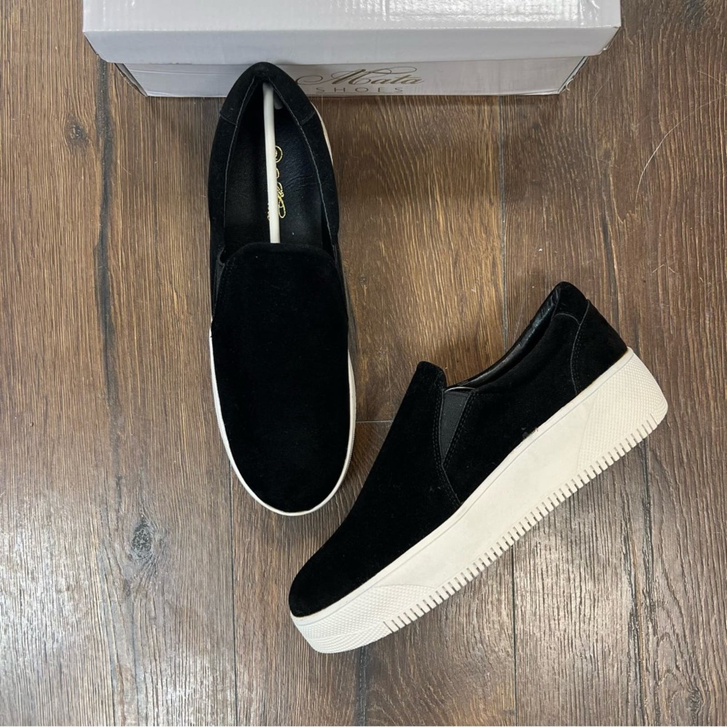 🆕 Mata Boutique black phoebe sneakers 
SZ 9