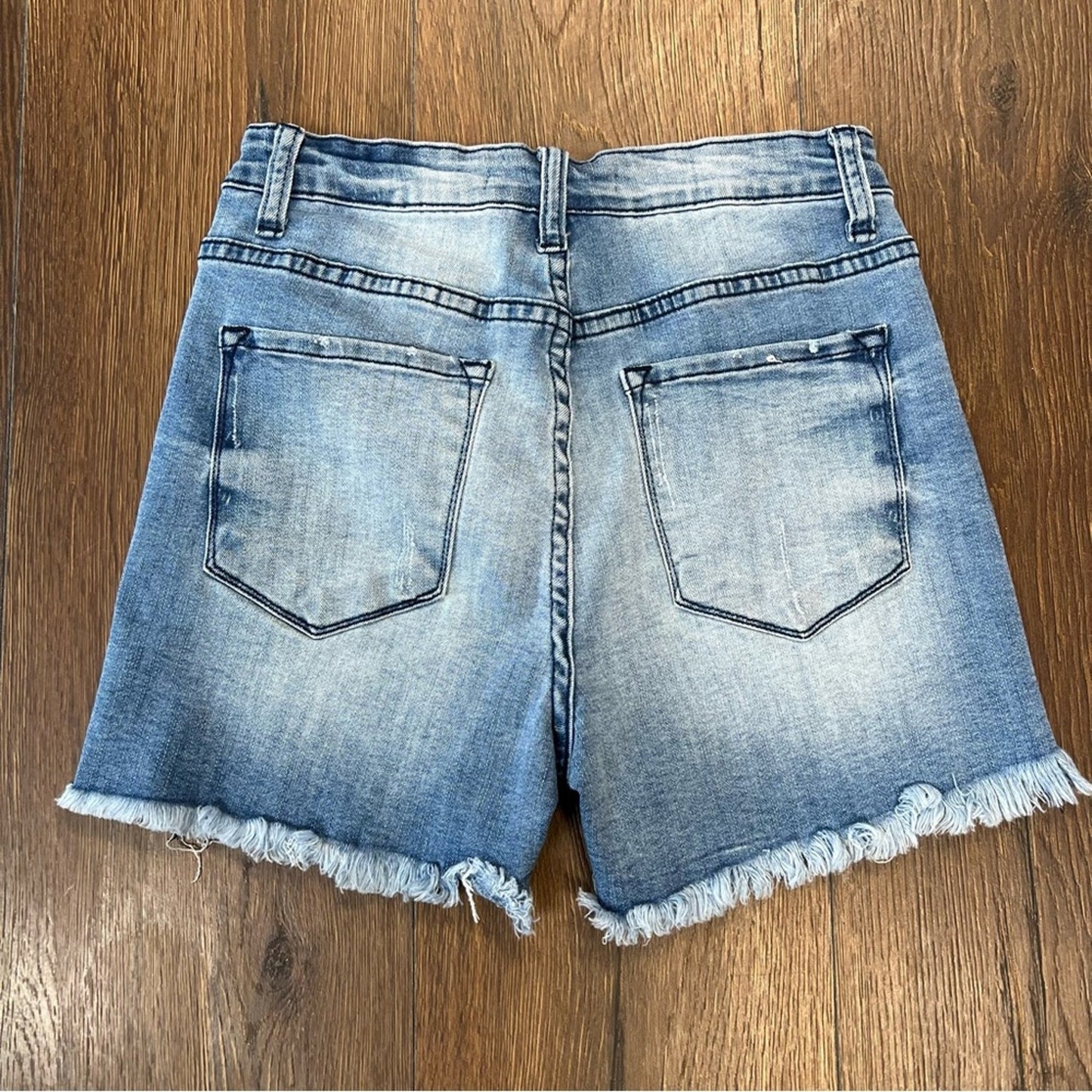 KanCan medium wash raw hem shorts SZ 7/27