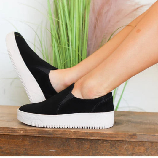 🆕 Mata Boutique black phoebe sneakers 
SZ 9