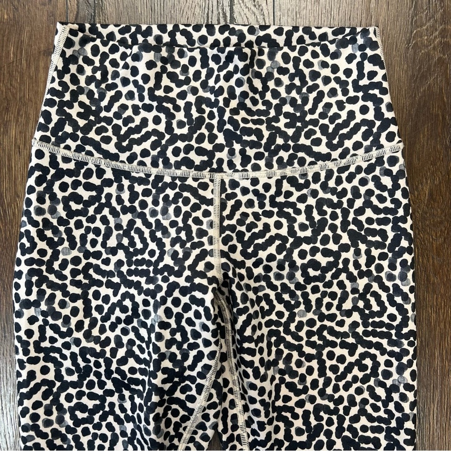 Lululemon High Times Pant *Wrap Mesh
Ace Spot Grain Black / Black SZ 6