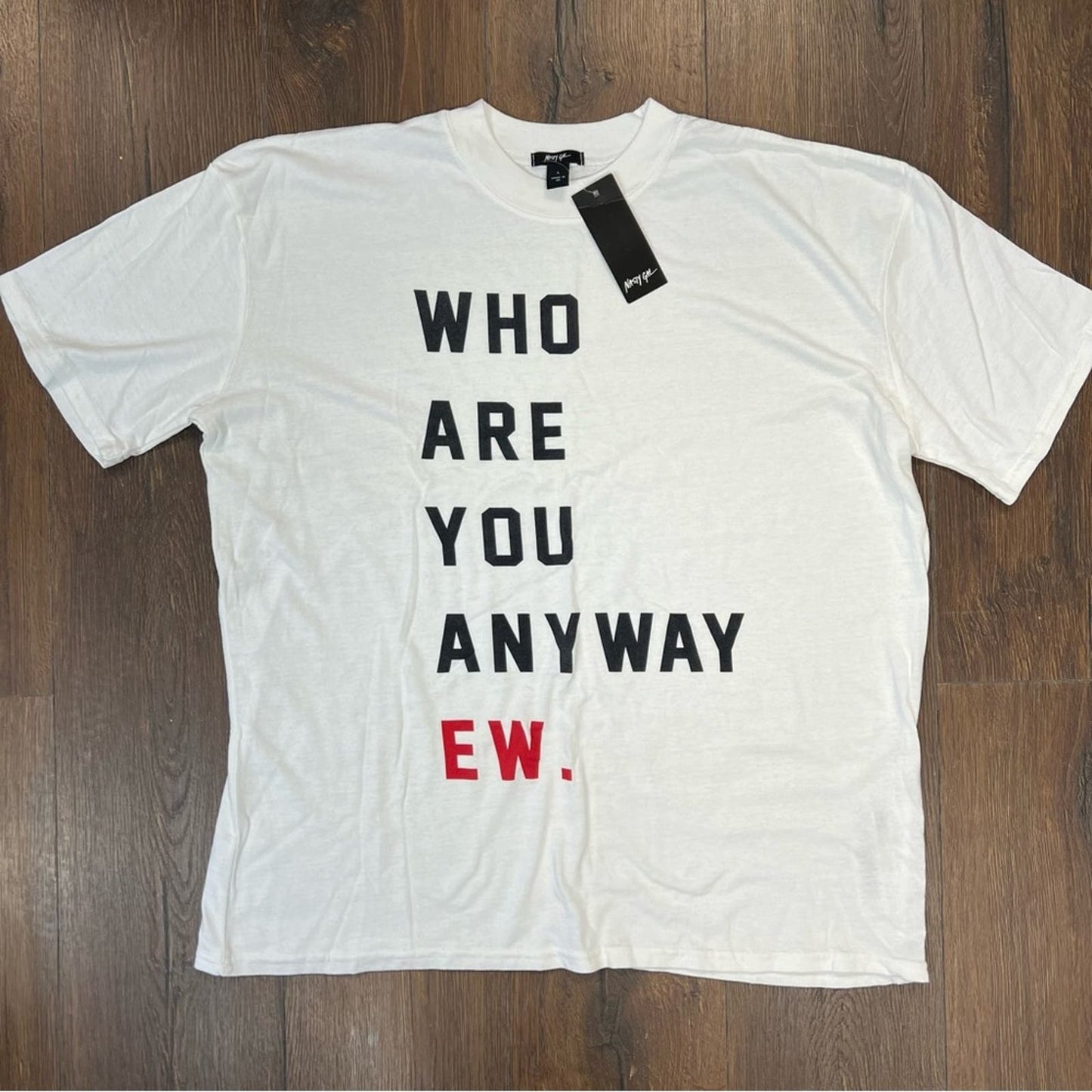 🆕 Nasty Gal Who Are You Anyway Graphic T-Shirt SZ LG