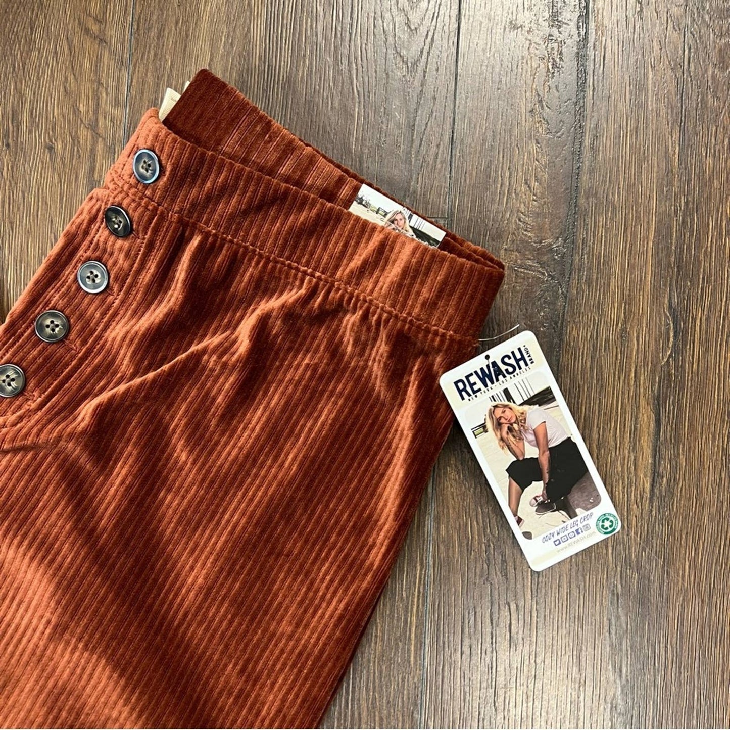 🆕 Rewash Rust ribbed velvet crops SZ XL