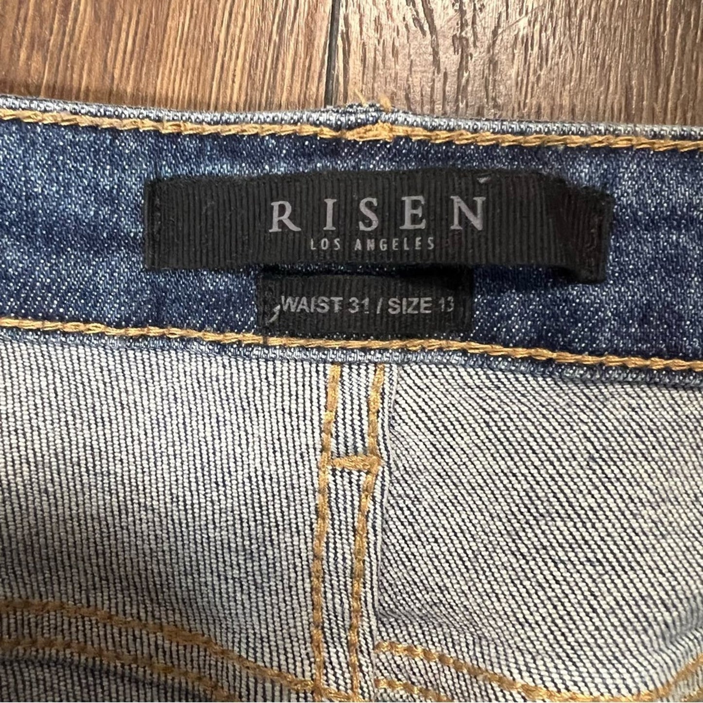 Risen medium wash distressed skinny jeans SZ 31/13