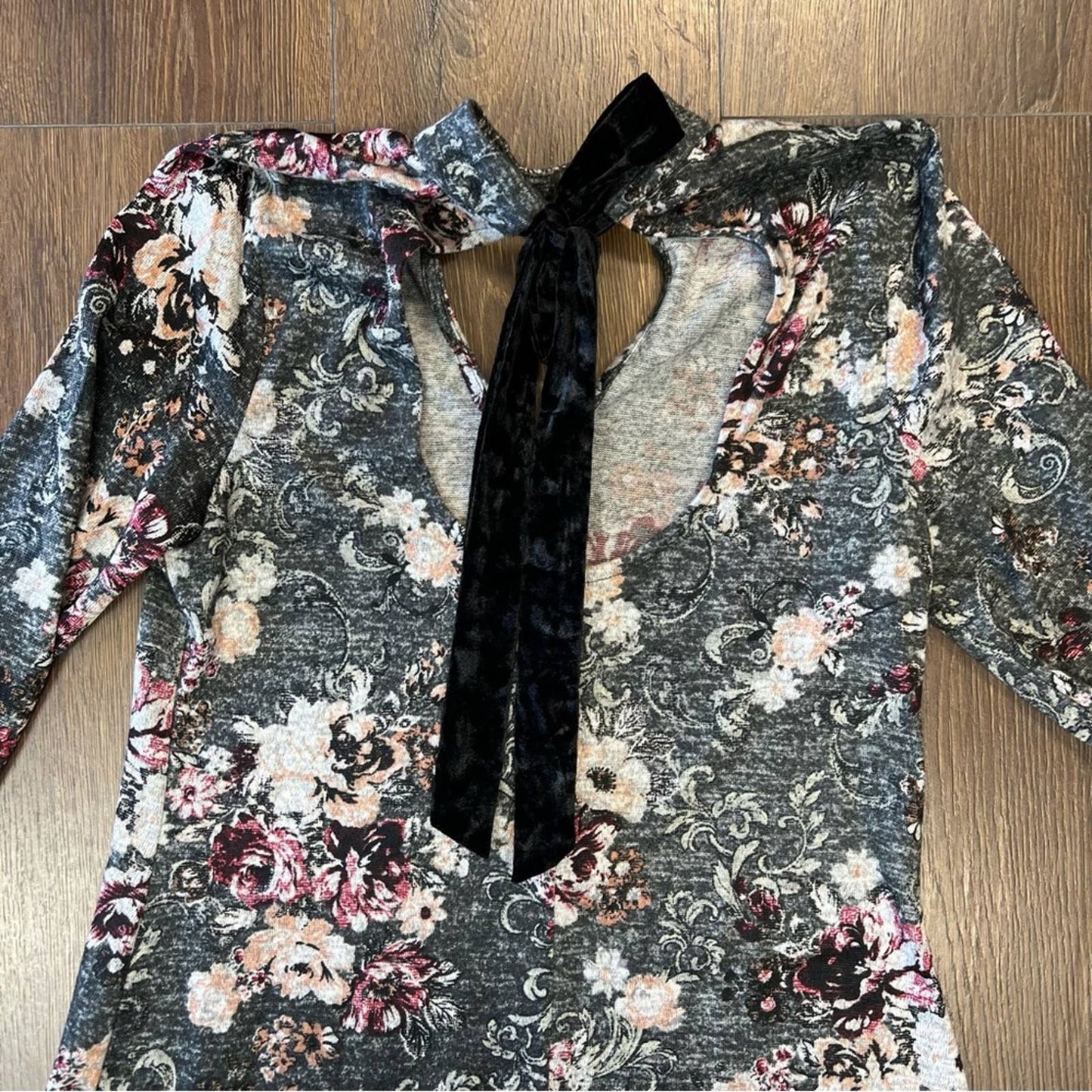 Alya bell sleeve floral tie back dress SZ MED