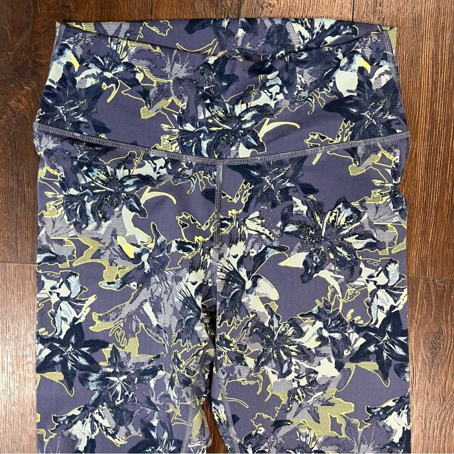 Fabletics Mid-Rise Printed Powerhold 7/8 SZ MED