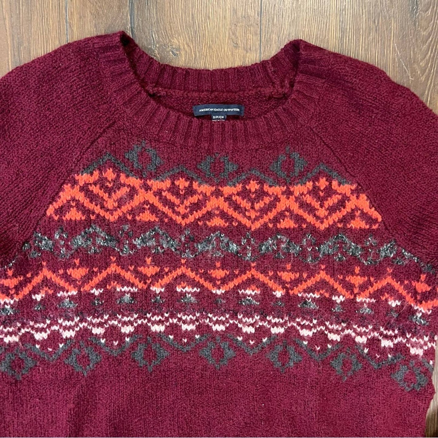 American Eagle burgandy sweater SZ SM