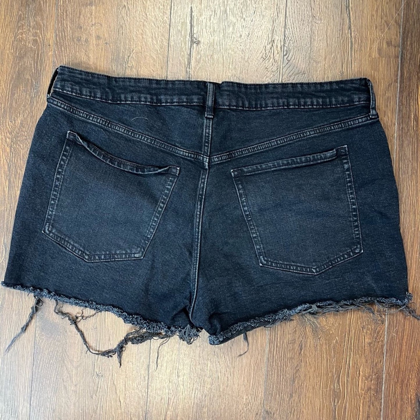 Old Navy black denim short SZ 20
