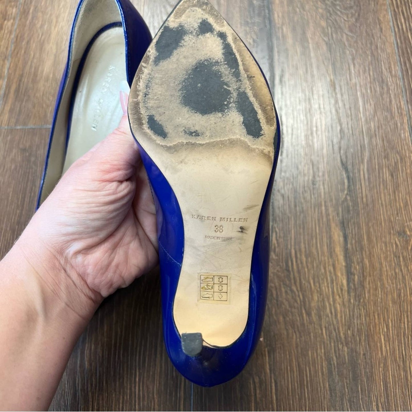 Karen Mullen Blue patent pointed toe pump SZ 38