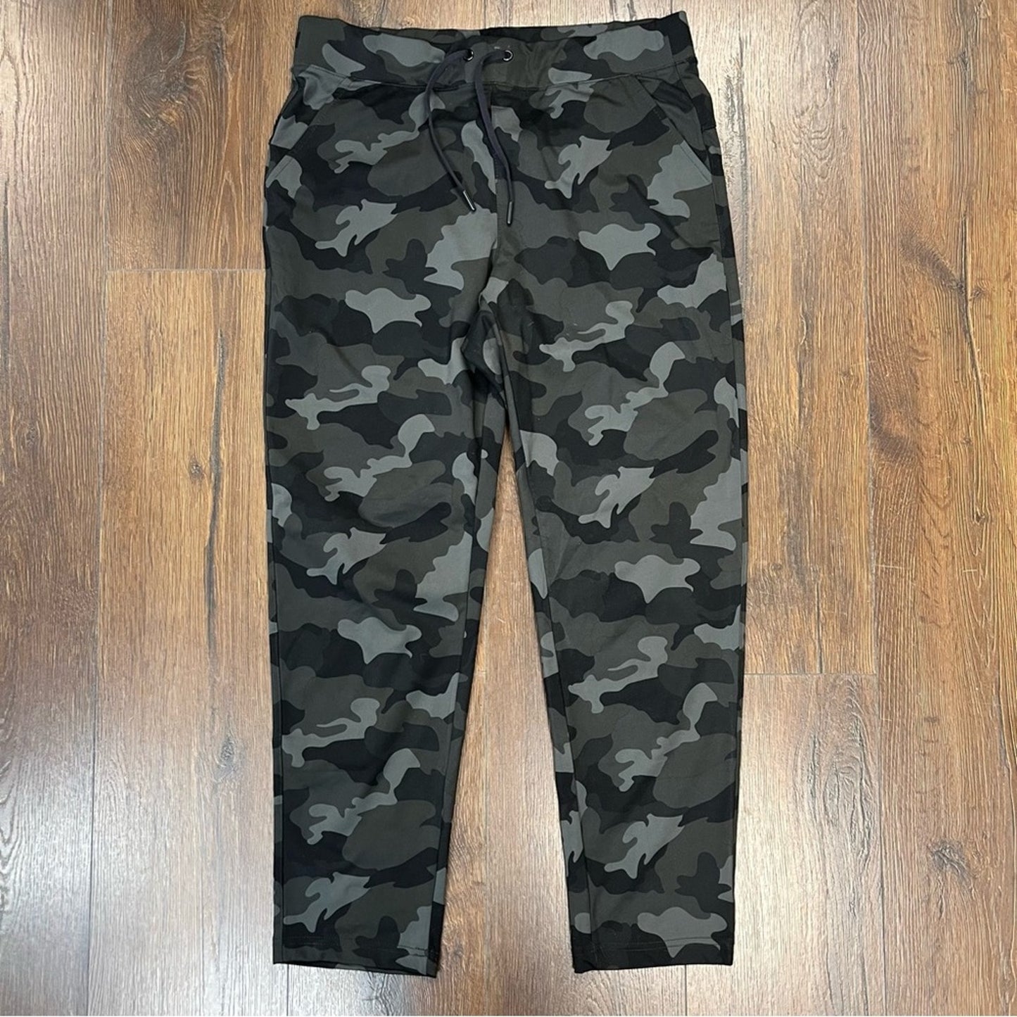 Yogaliciois camo jogger pants SZ MED