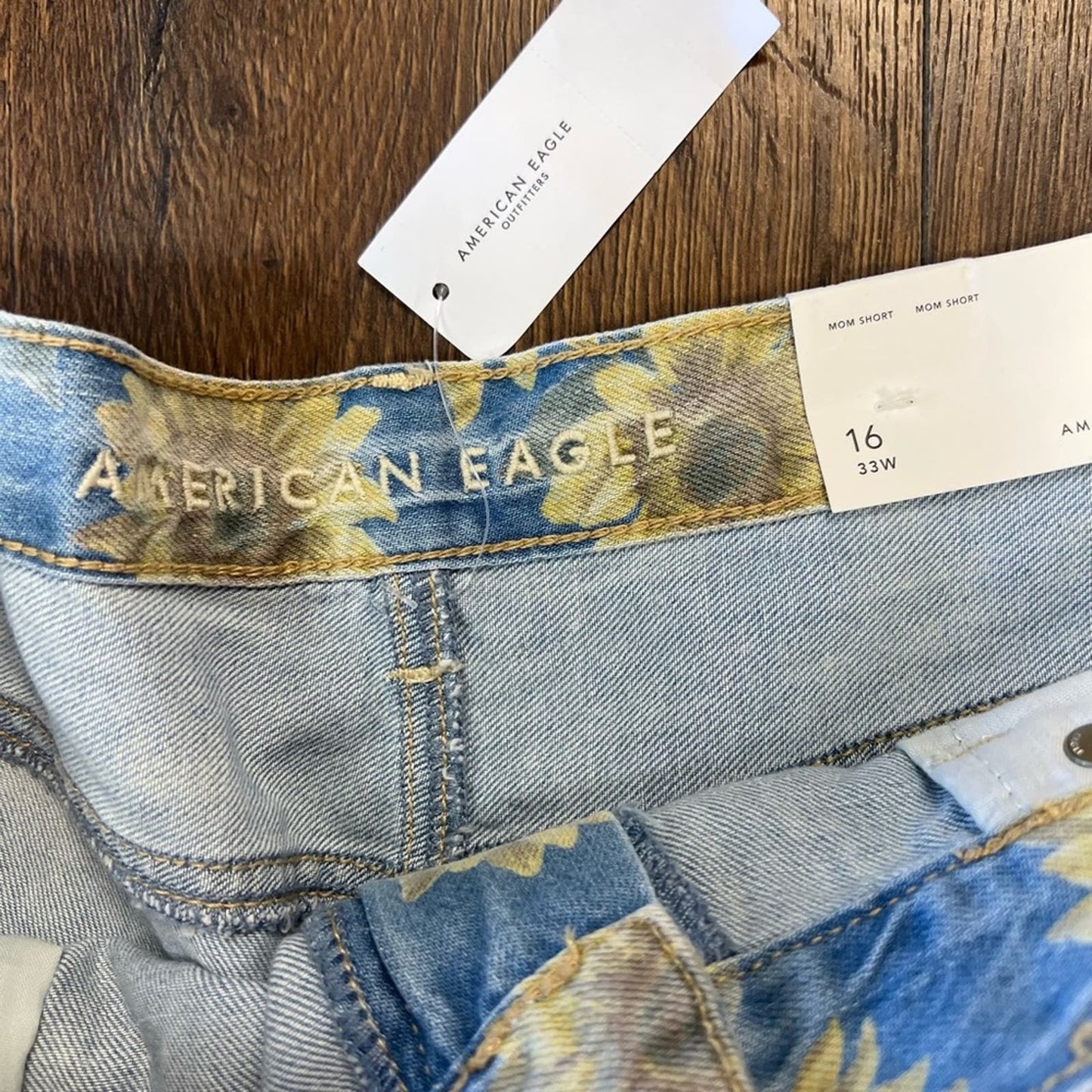 🆕 American Eagle mom short SZ 16