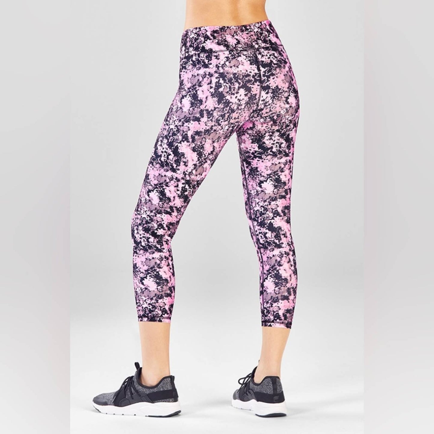 Fabletics Define PowerHold Mid-Rise Capri SZ MED