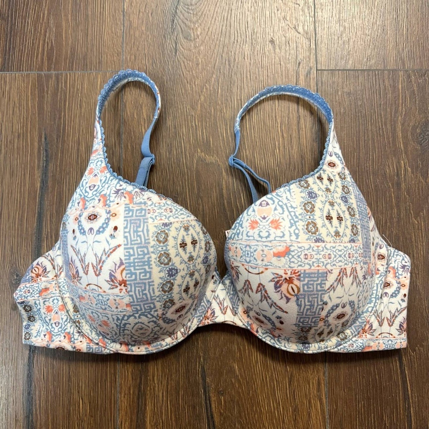 Victoria Secret body by Victoria perfect shape bra SZ 36C