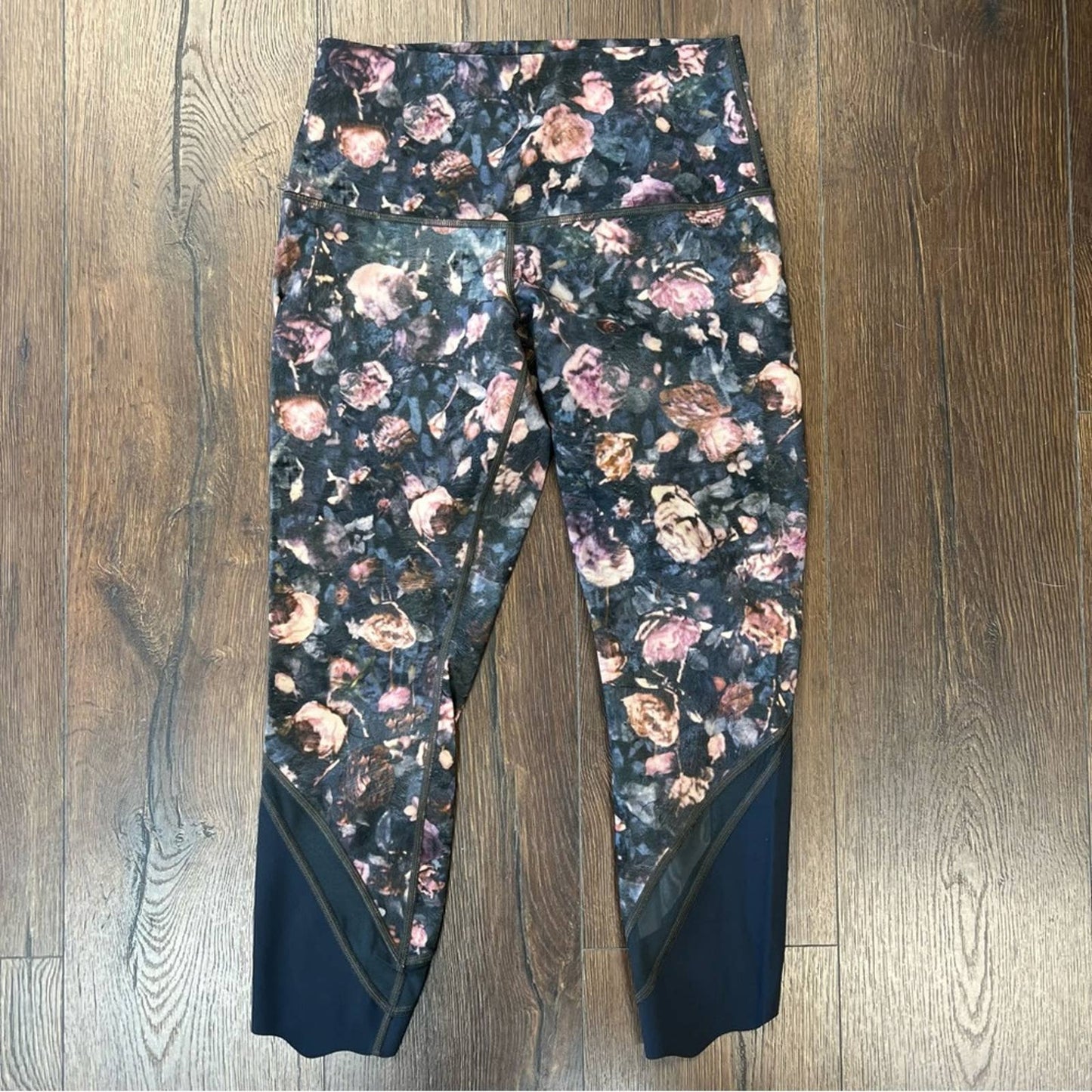 Lululemon Wunder Under Crop II
(Special Edition) *Scallop SZ 8