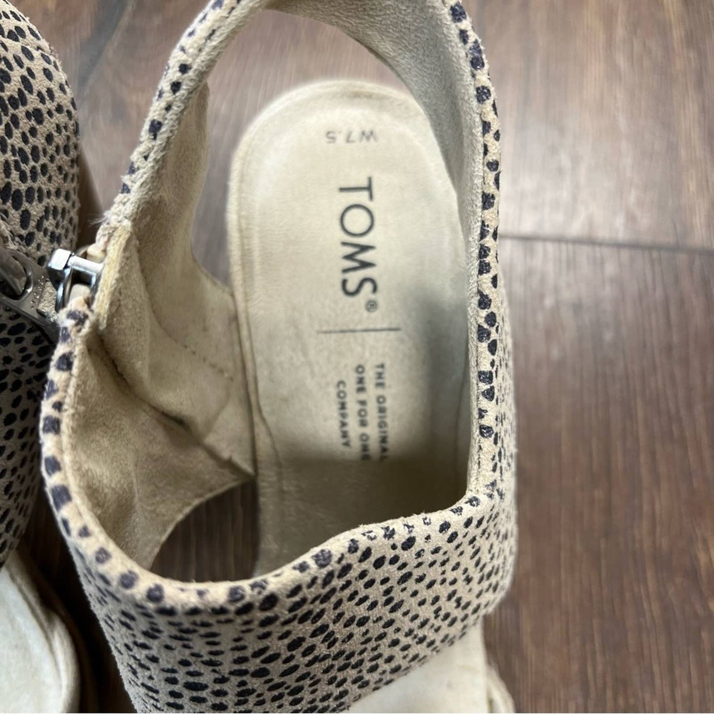 TOMS Majorca Closed Toe Dress Womens Sandal SZ 7.5