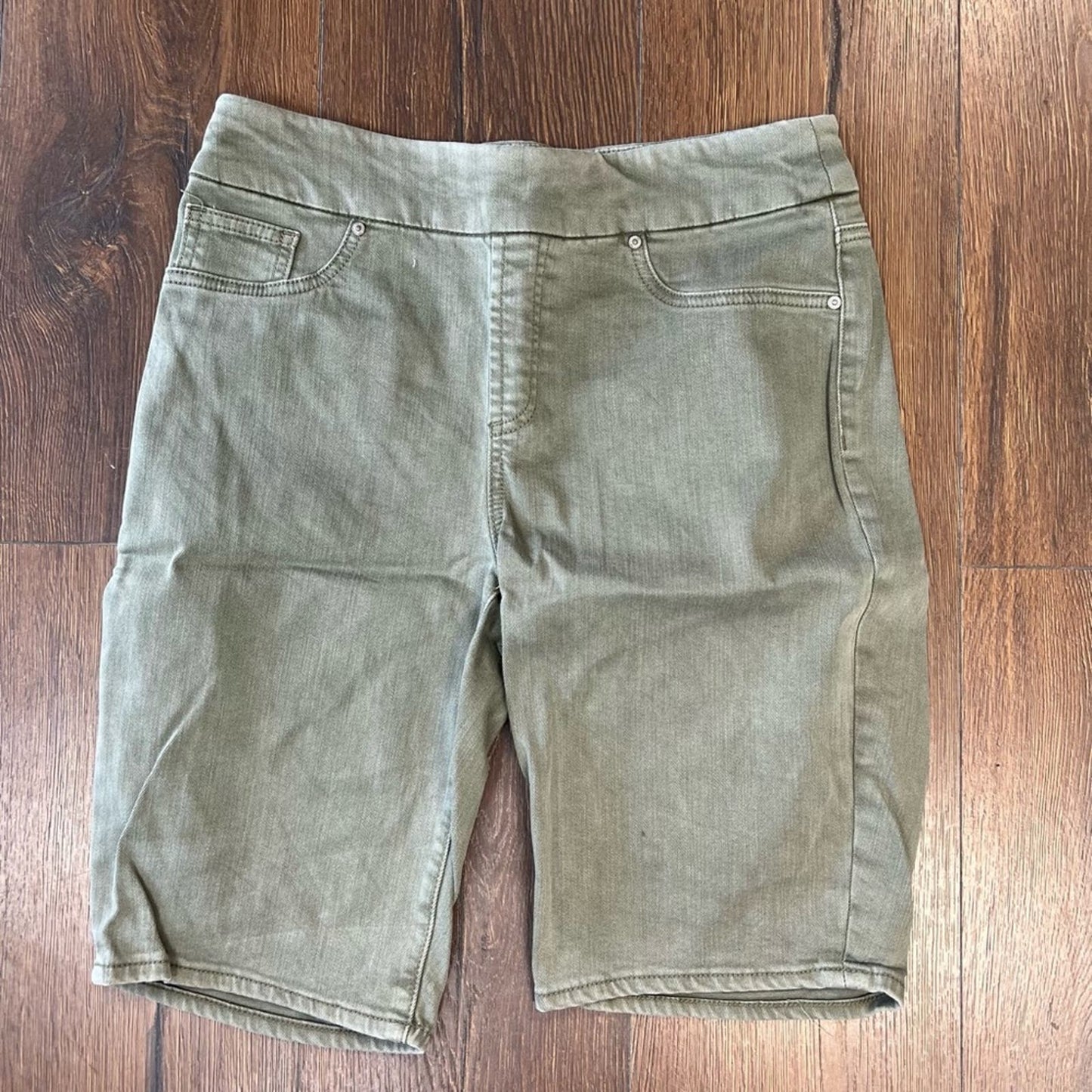 Chico’s pull on Bermuda short SZ 0