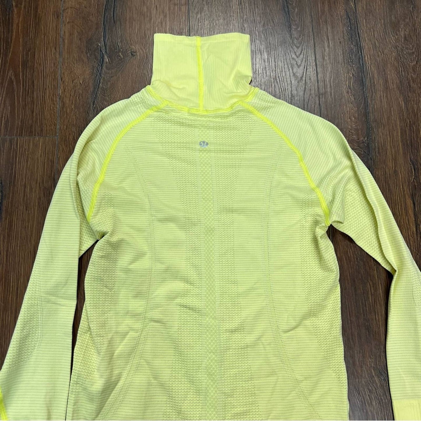 Lululemon Run: Swiftly Turtleneck Clarity Yellow SZ 6