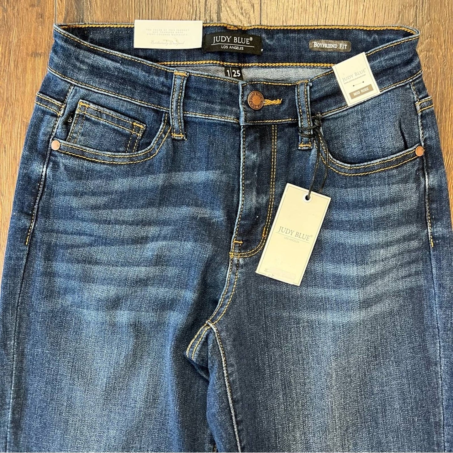 🆕 Judy Blue mid rise convince your Boyfriend Jeans SZ 1/25