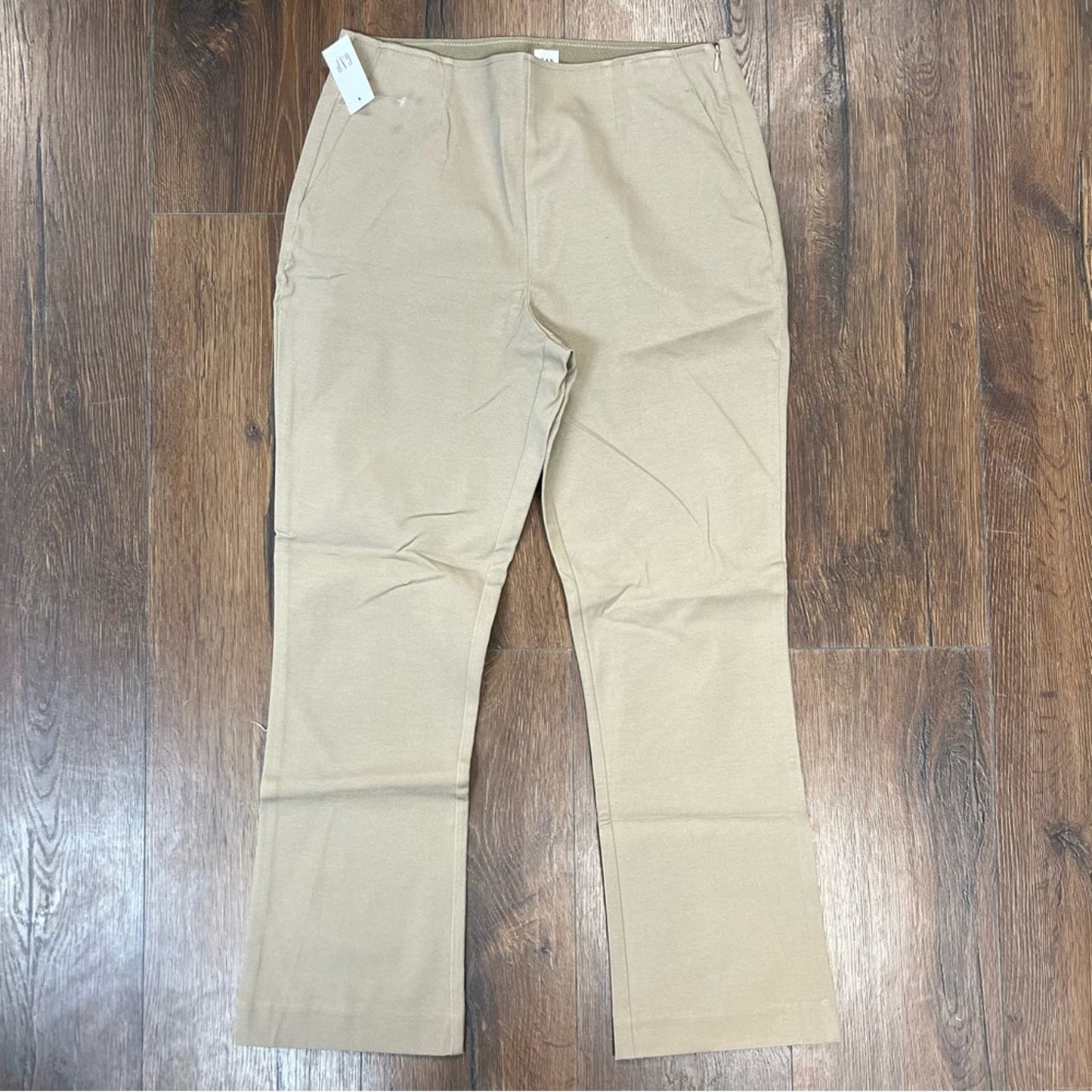 🆕 GAP tan crop flare pant SZ 10