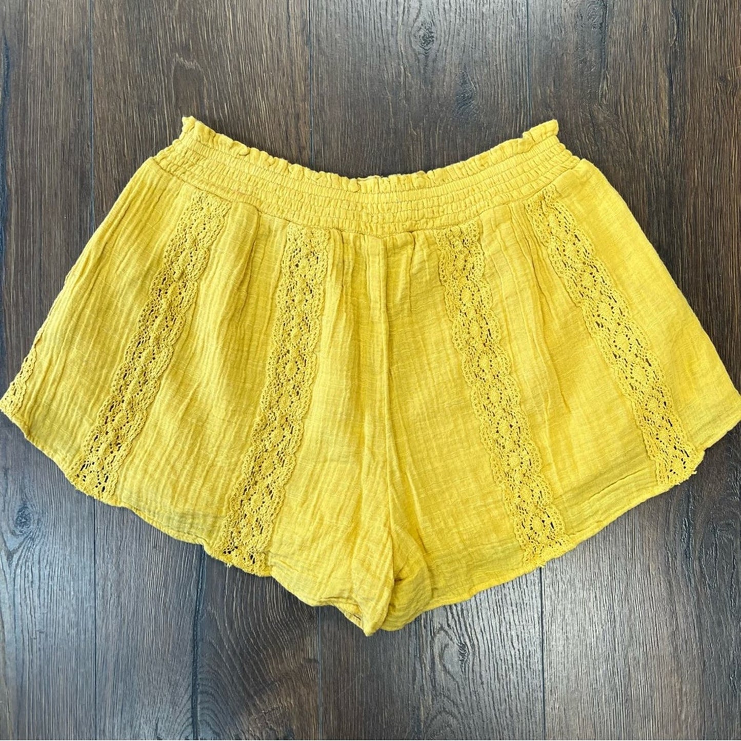 American Eagle Lace Insert Dolphin Short SZ MED