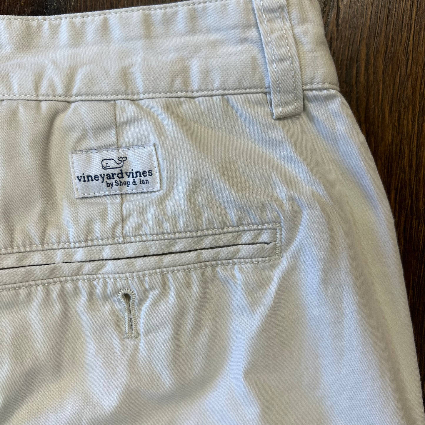 Vineyard Vines Flat front shorts SZ 32