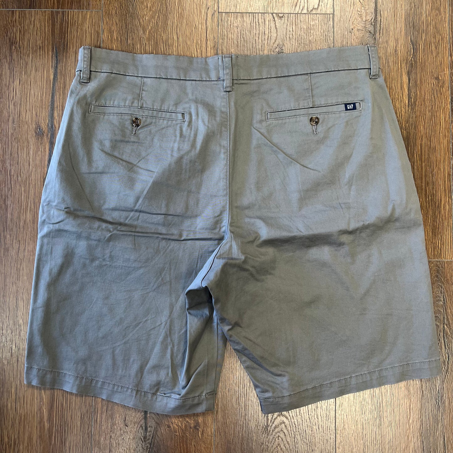 Gap flat front shorts SZ 38