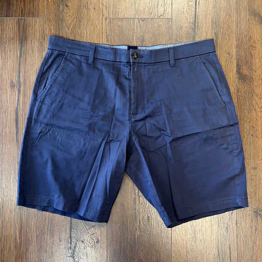 Gap flat front shorts SZ 38