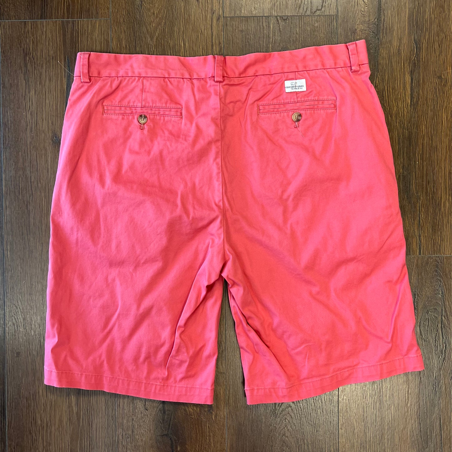 Vineyard Vines coral shorts SZ 38