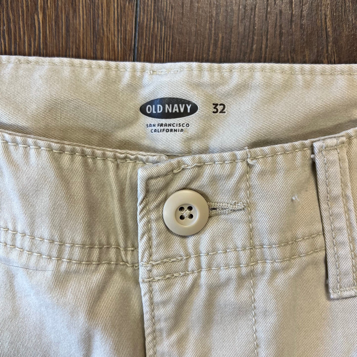 Old navy flat front shorts SZ 32