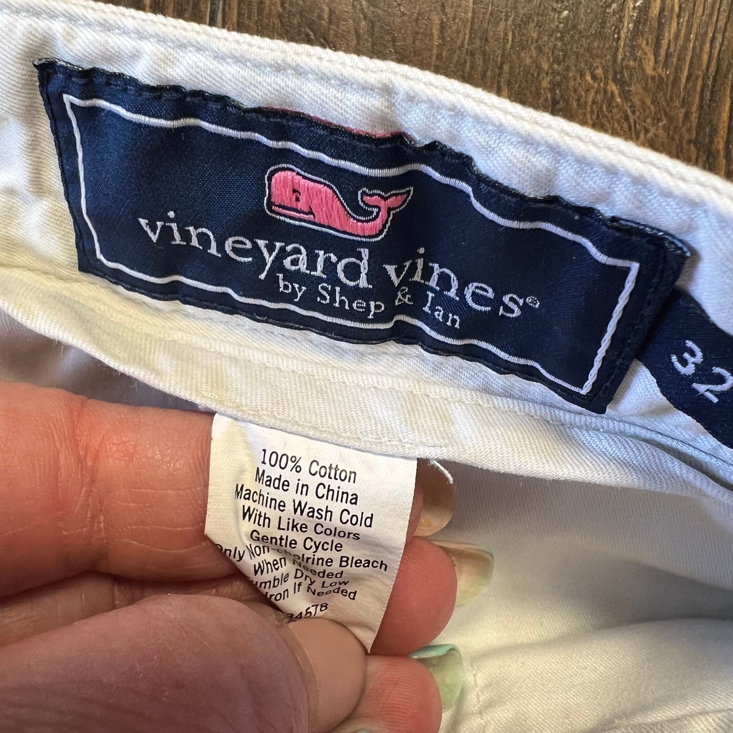 Vineyard Vines Flat front shorts SZ 32