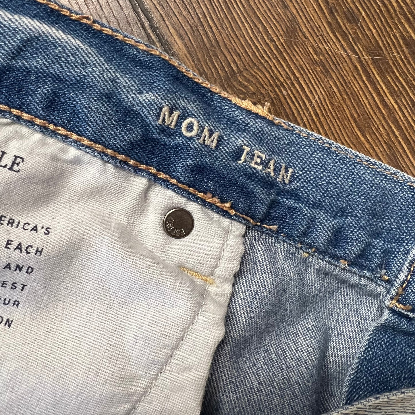 American Eagle light was mom jeans SZ 20