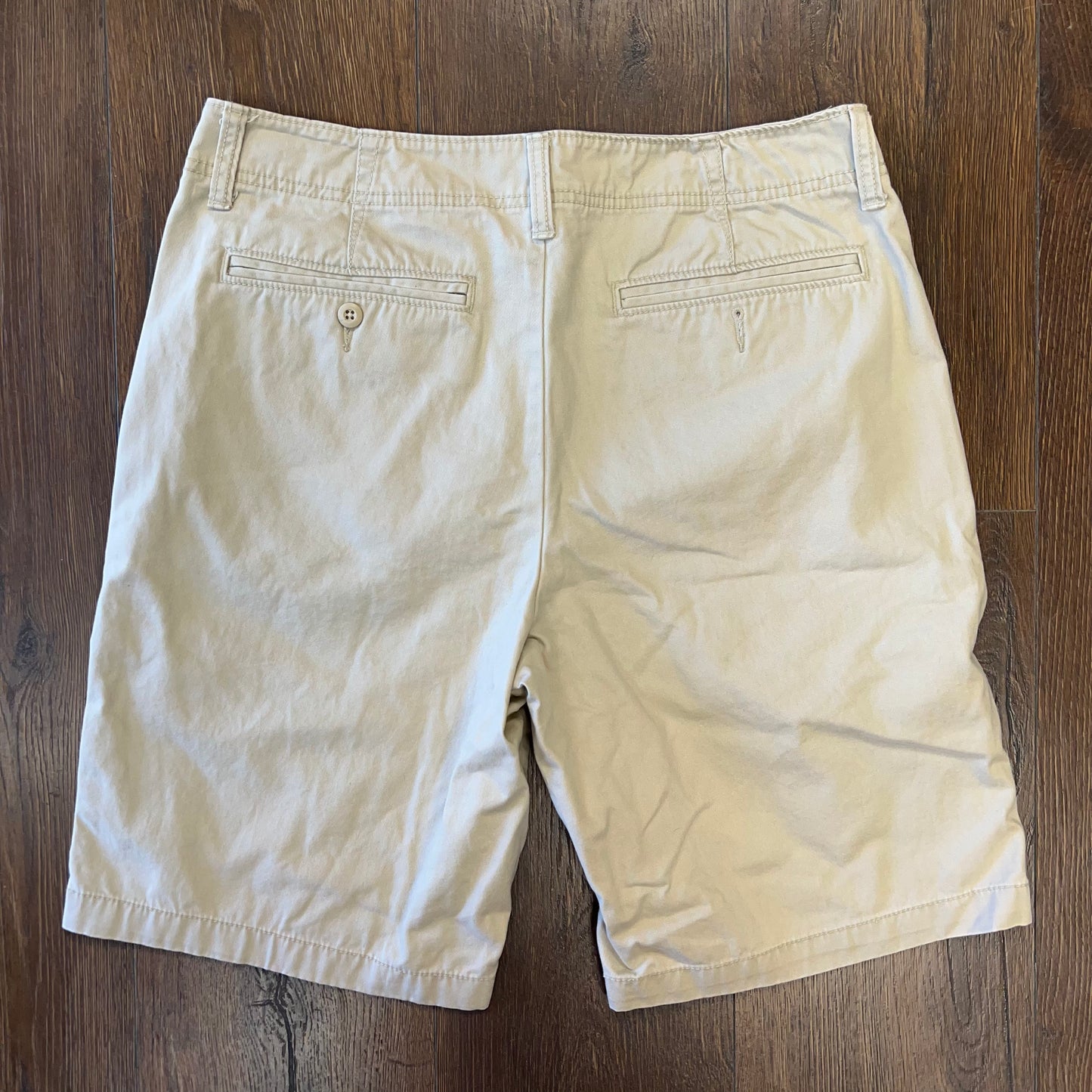 Old navy flat front shorts SZ 32