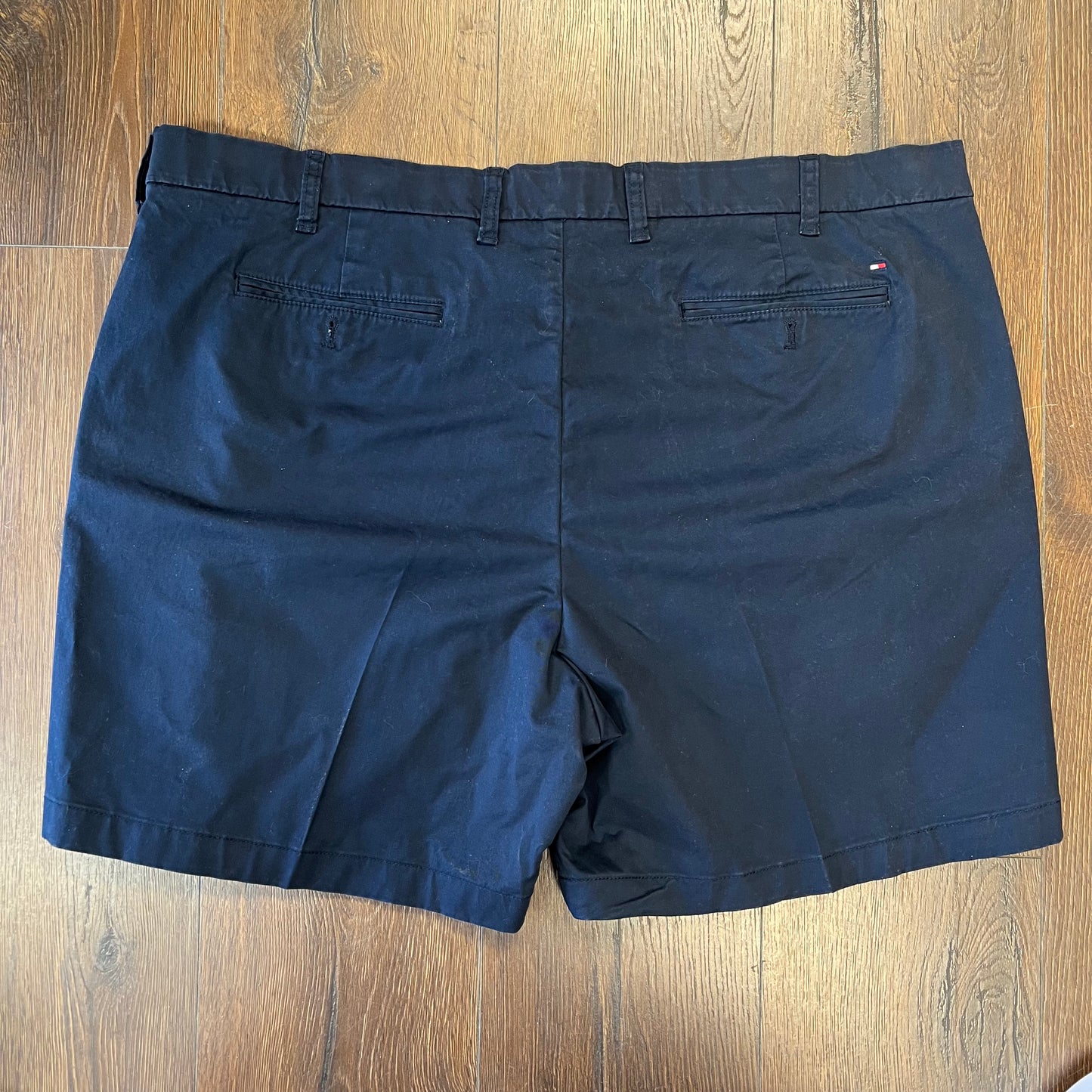 Tommy Hilfiger flat front shorts SZ 44