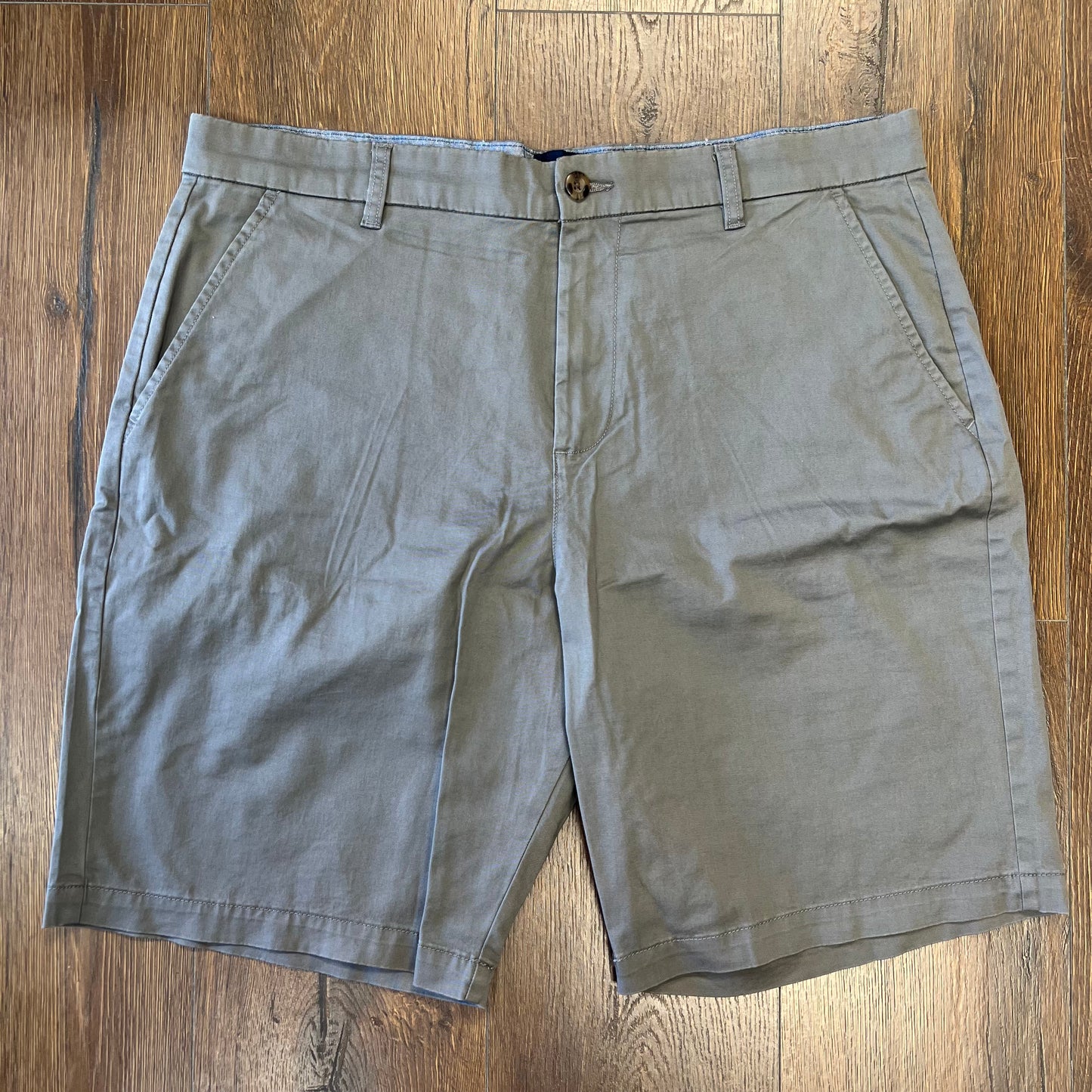 Gap flat front shorts SZ 38