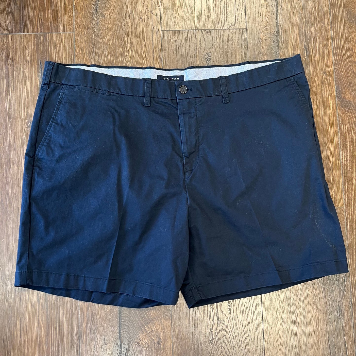 Tommy Hilfiger flat front shorts SZ 44