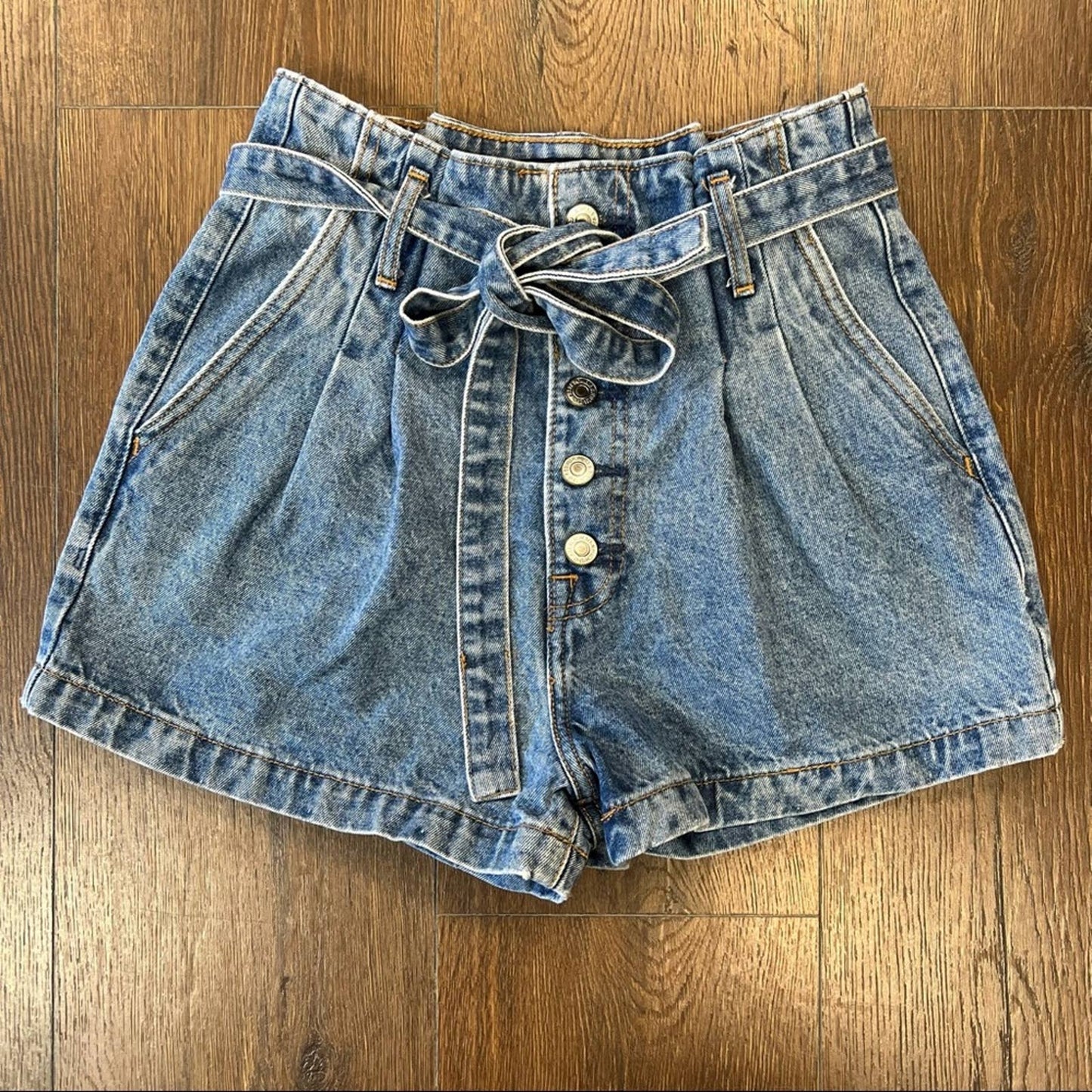 Abercrombie and Fitch natural rise paper bag belted shorts SZ 26/2