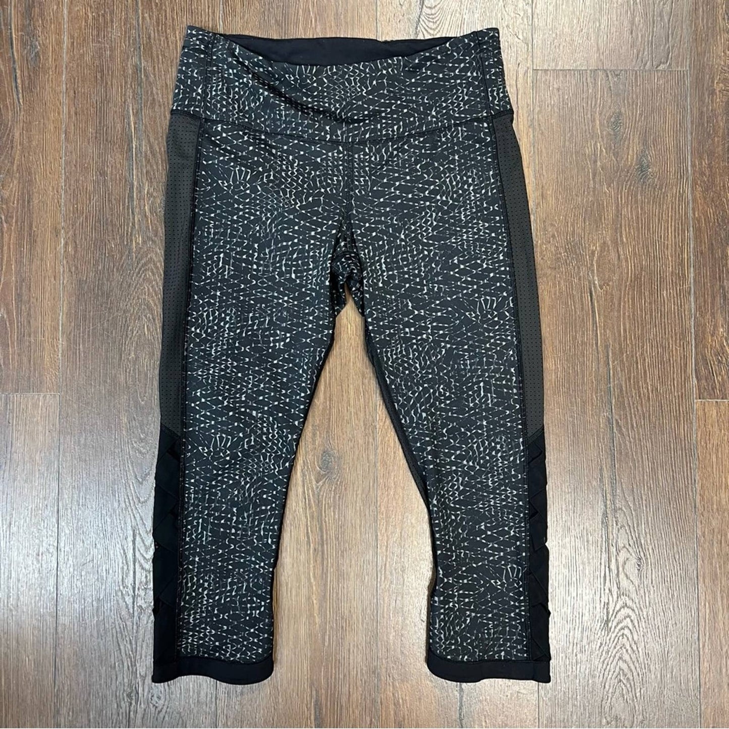 Lululemon Var-City Crop Samba Snake leggings SZ 10