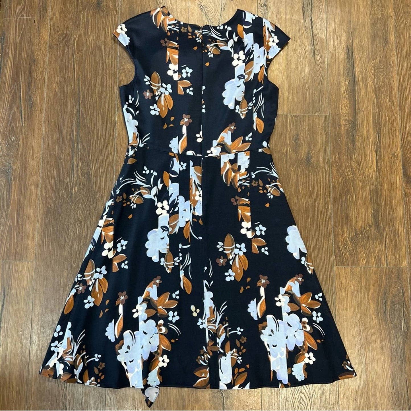 St John cap sleeve painted floral print dress in navy multi SZ 6