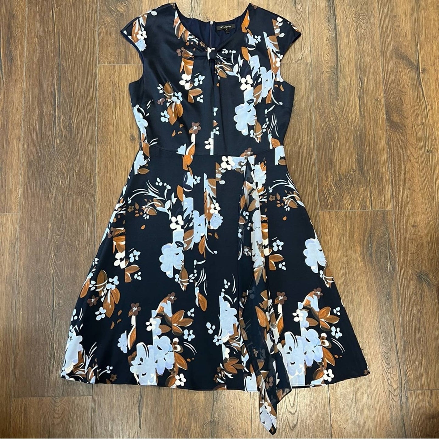 St John cap sleeve painted floral print dress in navy multi SZ 6