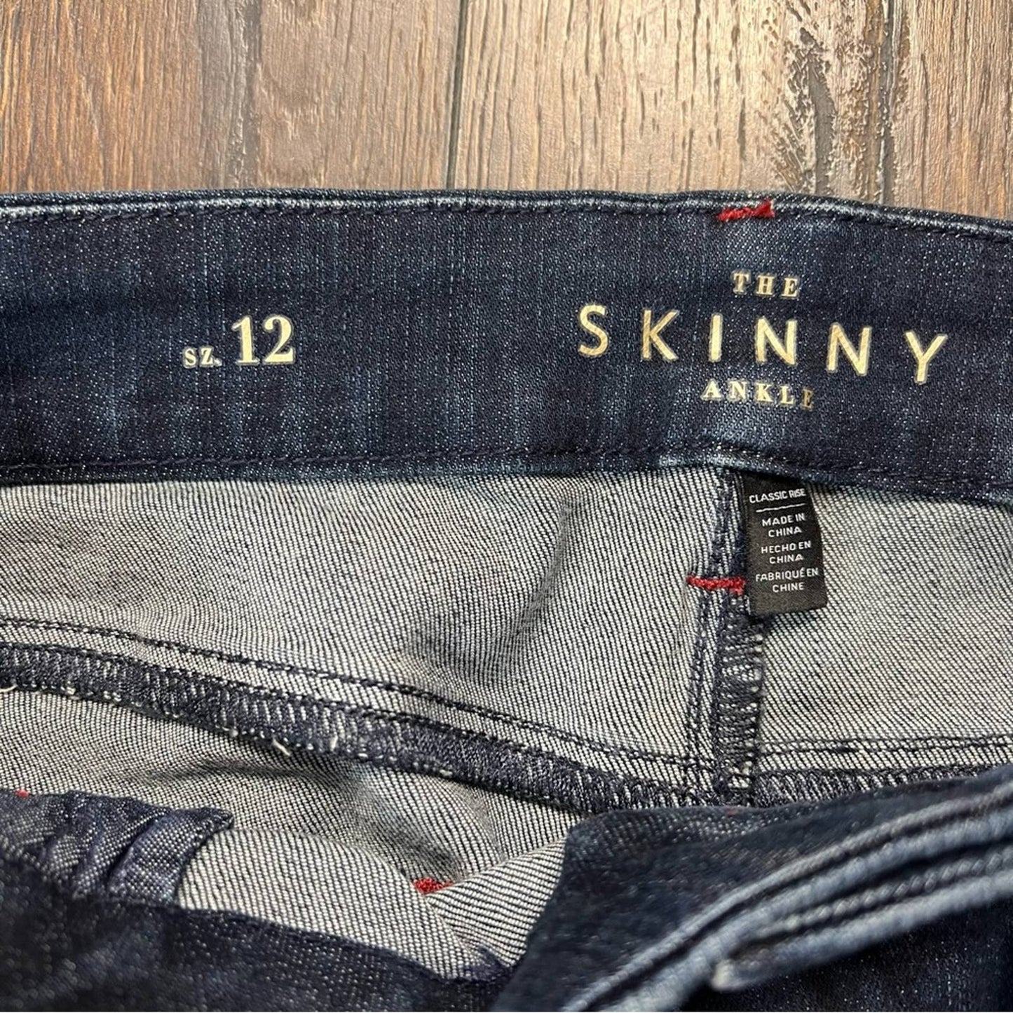 White House black market Classic-Rise Button-Detail Skinny Ankle Jeans SZ 12